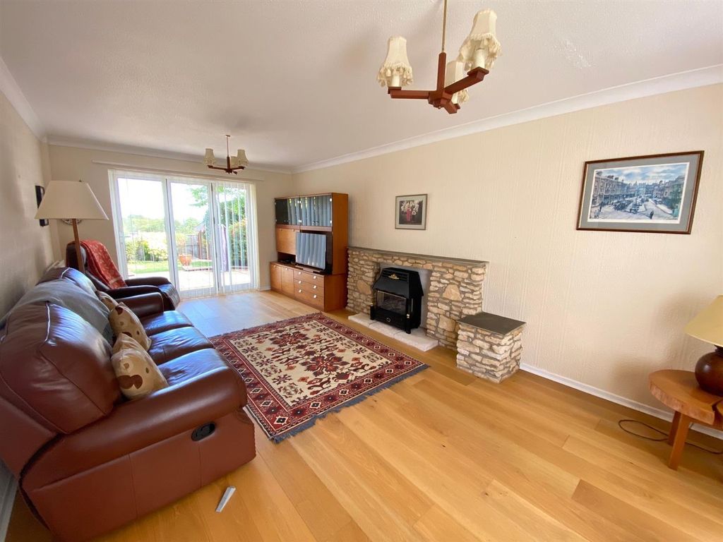 Property photo 2 of 23 Living Room.Jpg