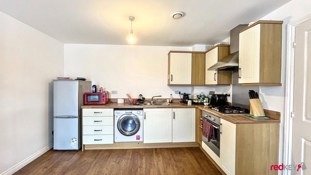 Property photo 2 of 6 Kitchen