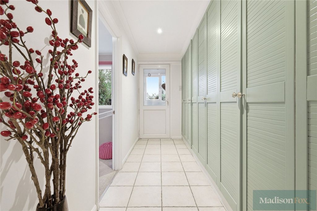 Property photo 2 of 35 Picture No. 13