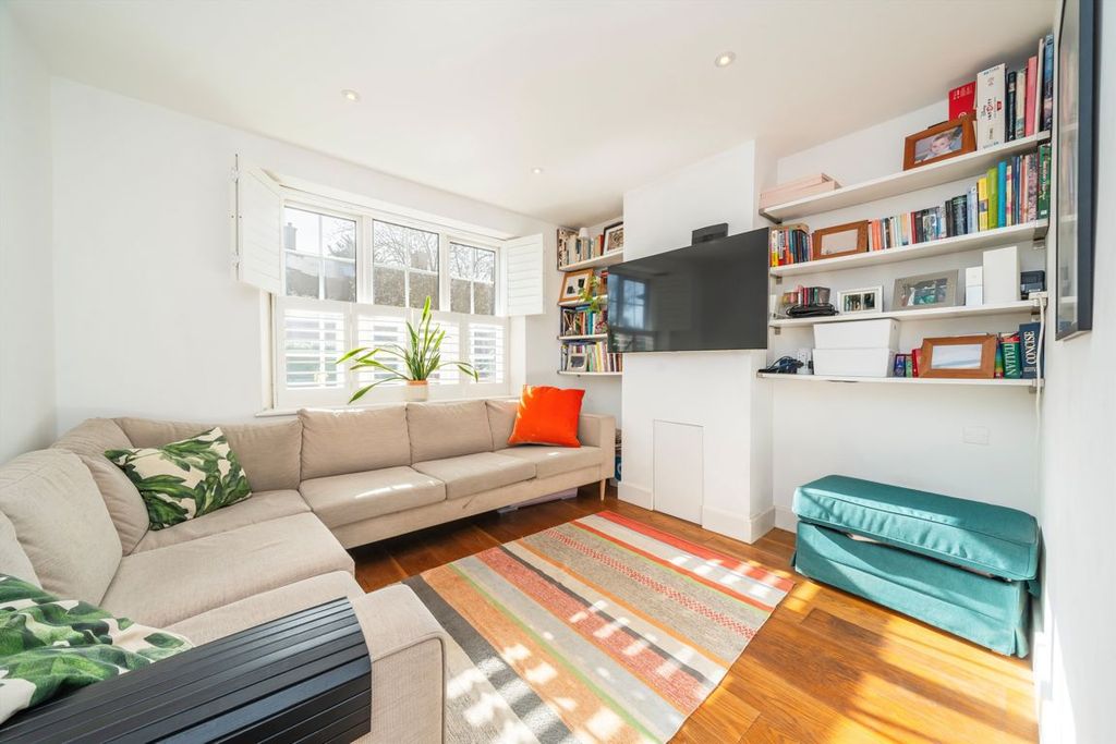 Property photo 2 of 11