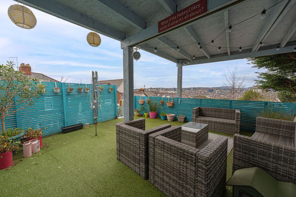 Property photo 2 of 37