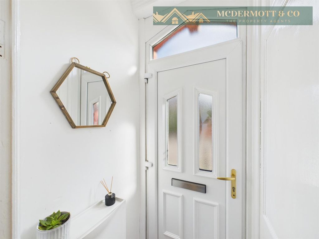 Property photo 2 of 18 Entrance Vestibule