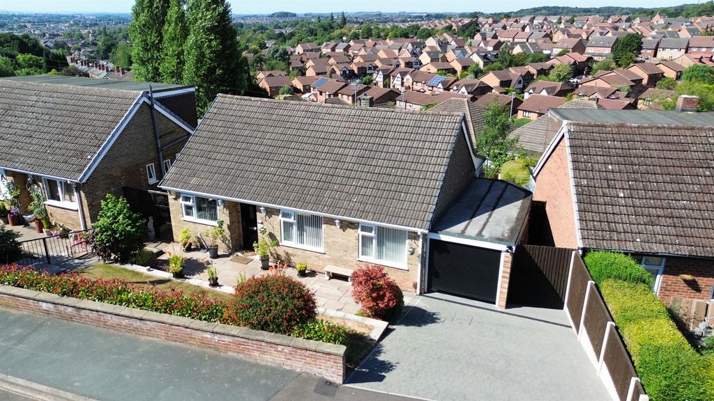 Property photo 1 of 18 Jenned Road Arnold, Nottingham, Ng5 8ft