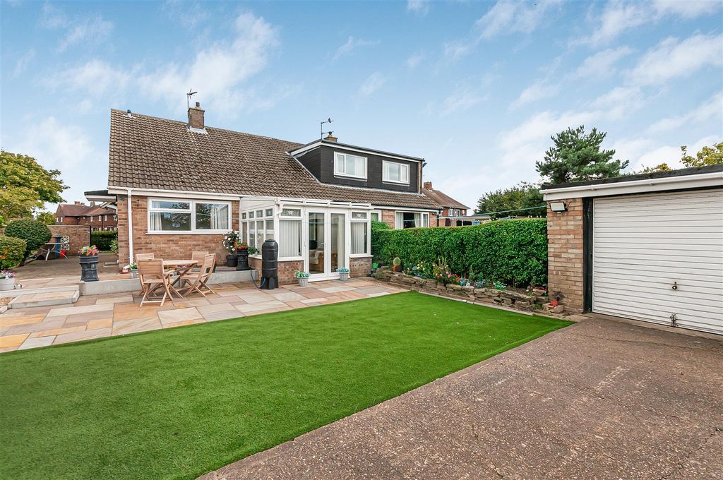 Property photo 3 of 18 50 Woodfield Road2.Jpg