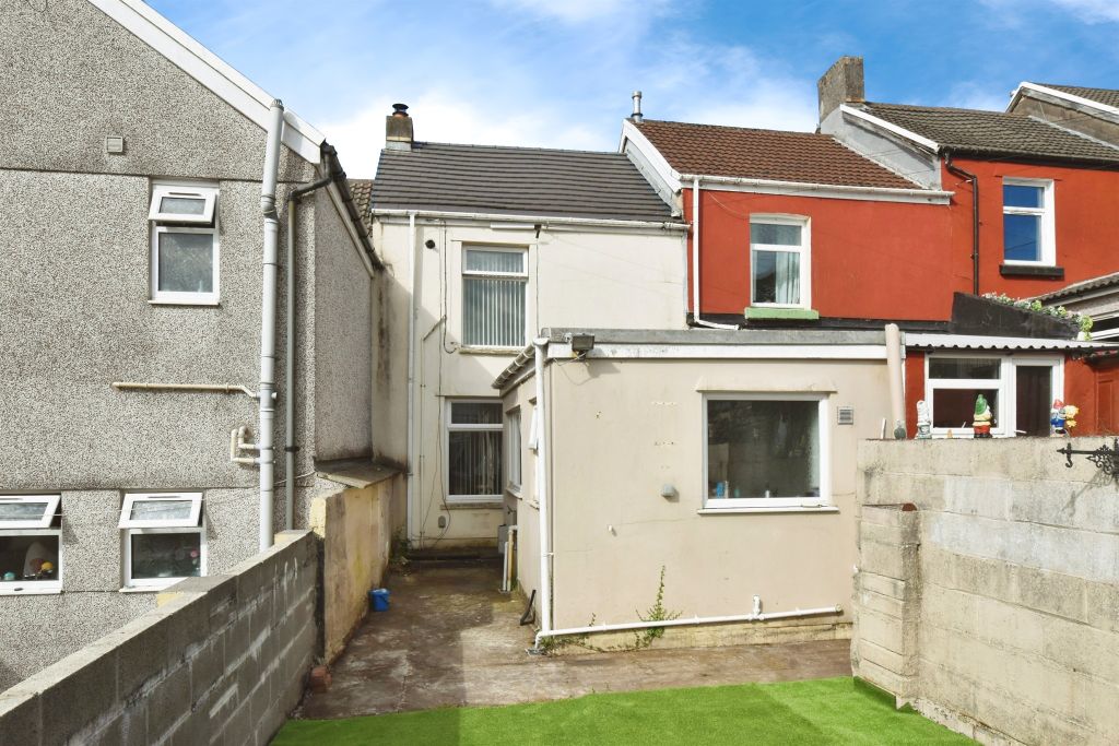 Property photo 2 of 17