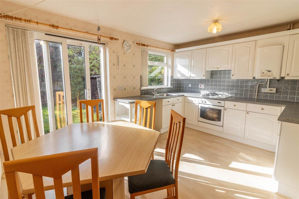 Property photo 2 of 8 Kitchen