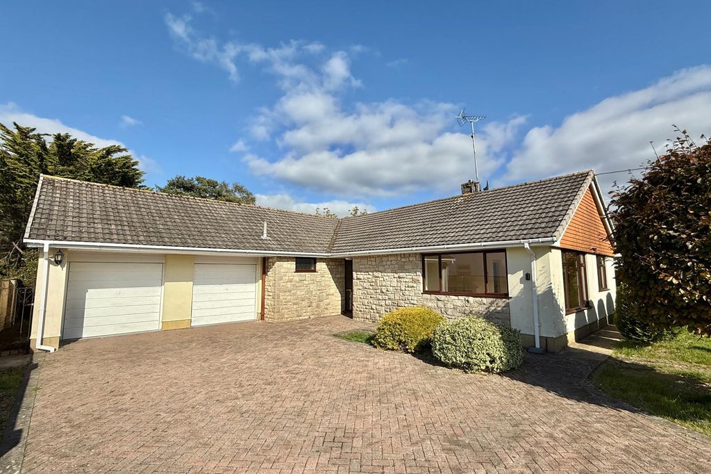 Property photo 1 of 21 3 Bedroom Detached Bungalow