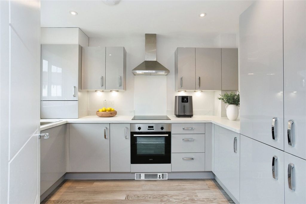 Property photo 3 of 8 Kitchen