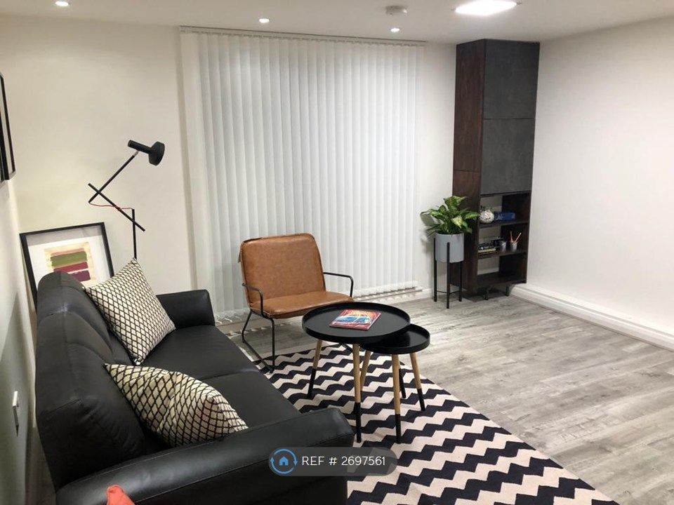 Property photo 3 of 22 Living Room / Reception