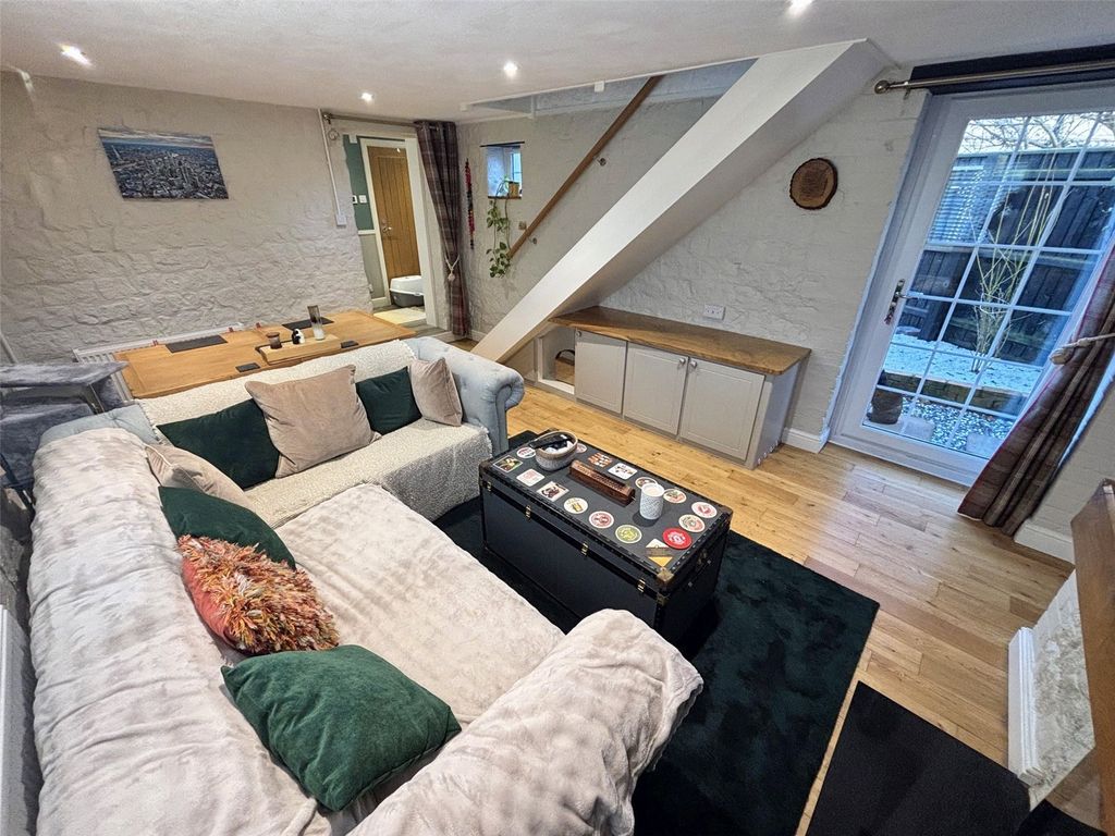 Property photo 2 of 21 Picture No. 24