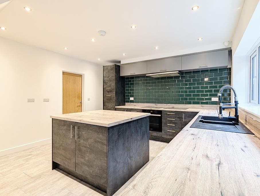 Property photo 2 of 34 Pxl_20251113_144717242.Jpg