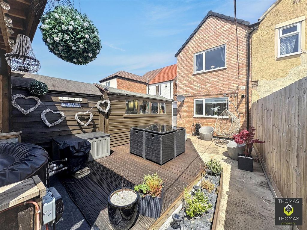 4 bed semi-detached house for saleHighfield Road, Gloucester GL4