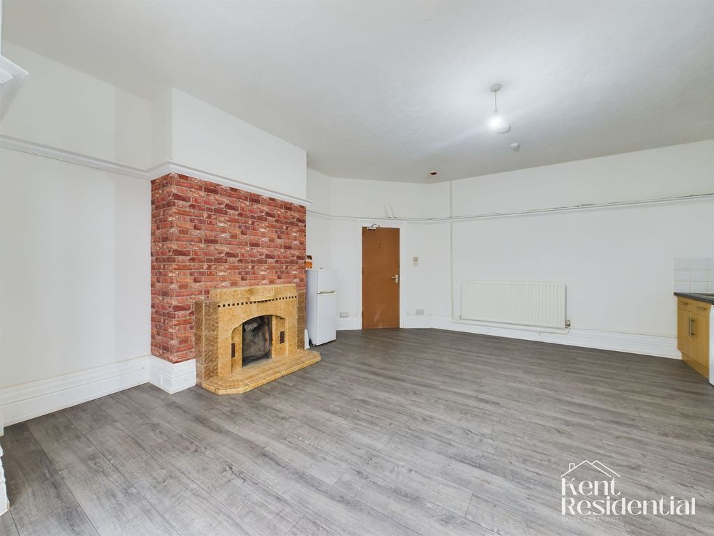 Property photo 1 of 4