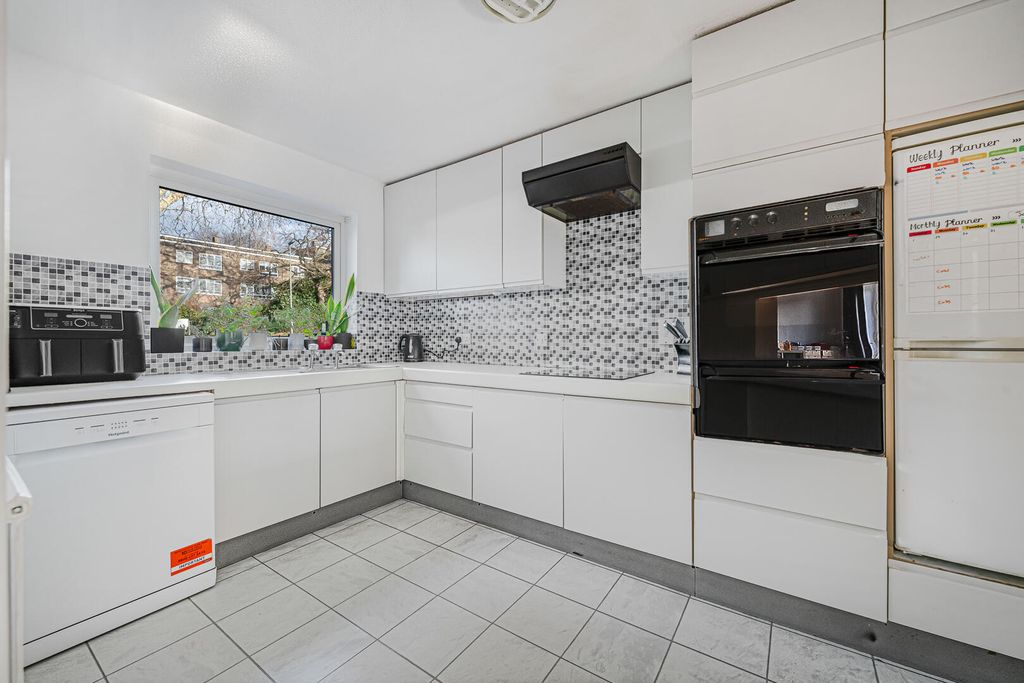 Property photo 3 of 20 Kitchen