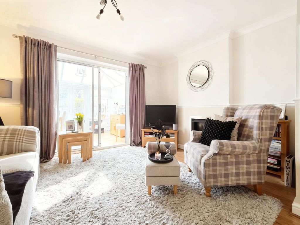 Property photo 3 of 16 Living Room