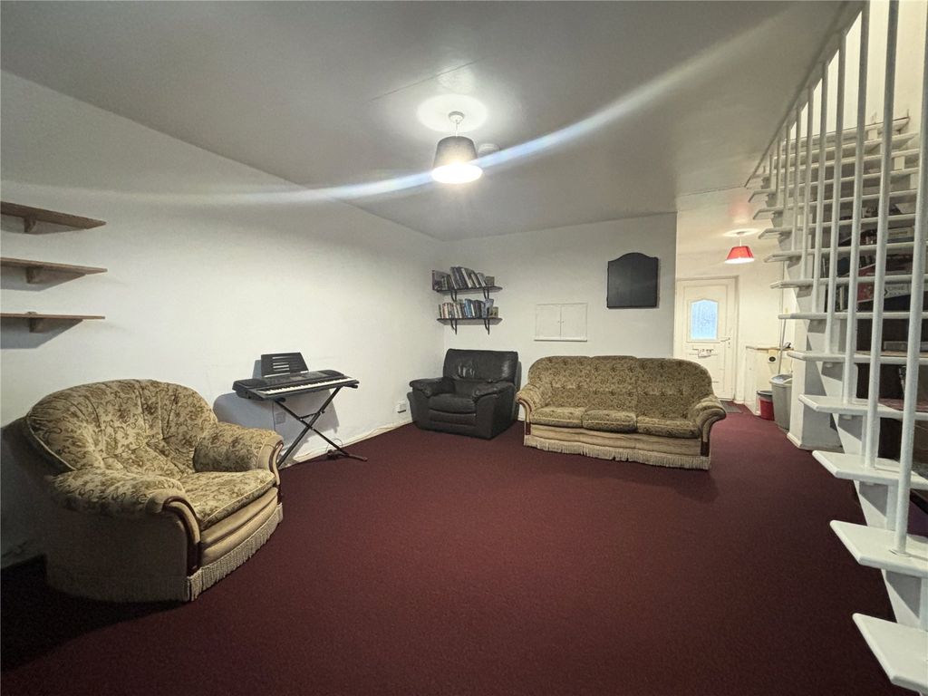 Property photo 3 of 6 Picture No. 01