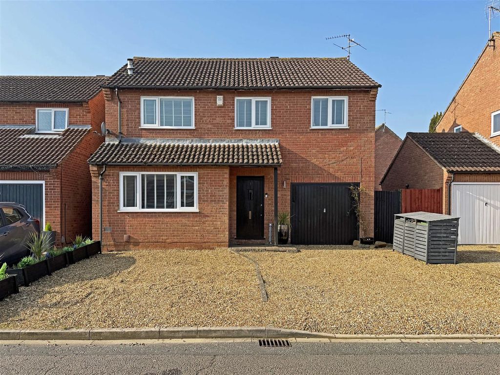 Property photo 1 of 18 Livermore Green, Werrington