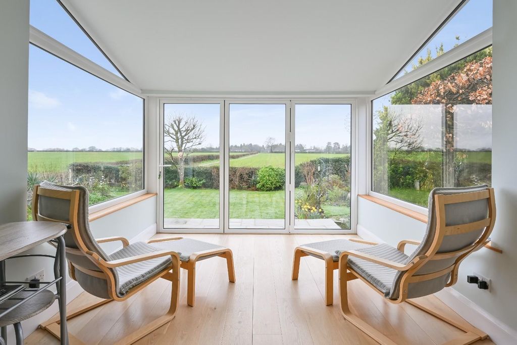 Property photo 3 of 15 Ballards Green,