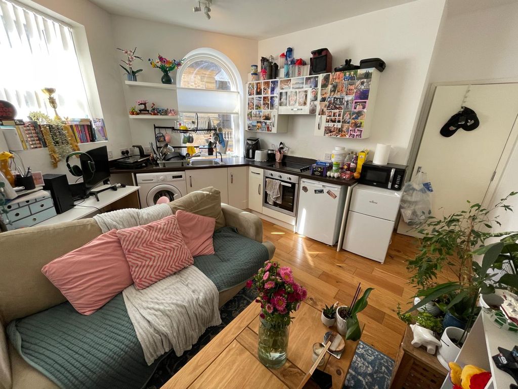 Property photo 2 of 6