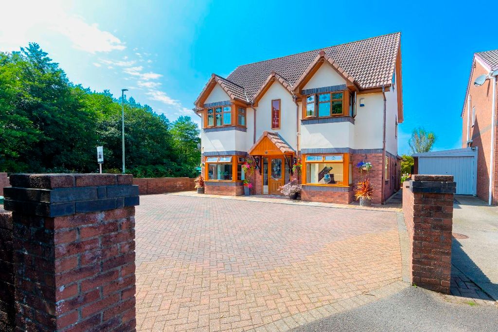 Property photo 3 of 77