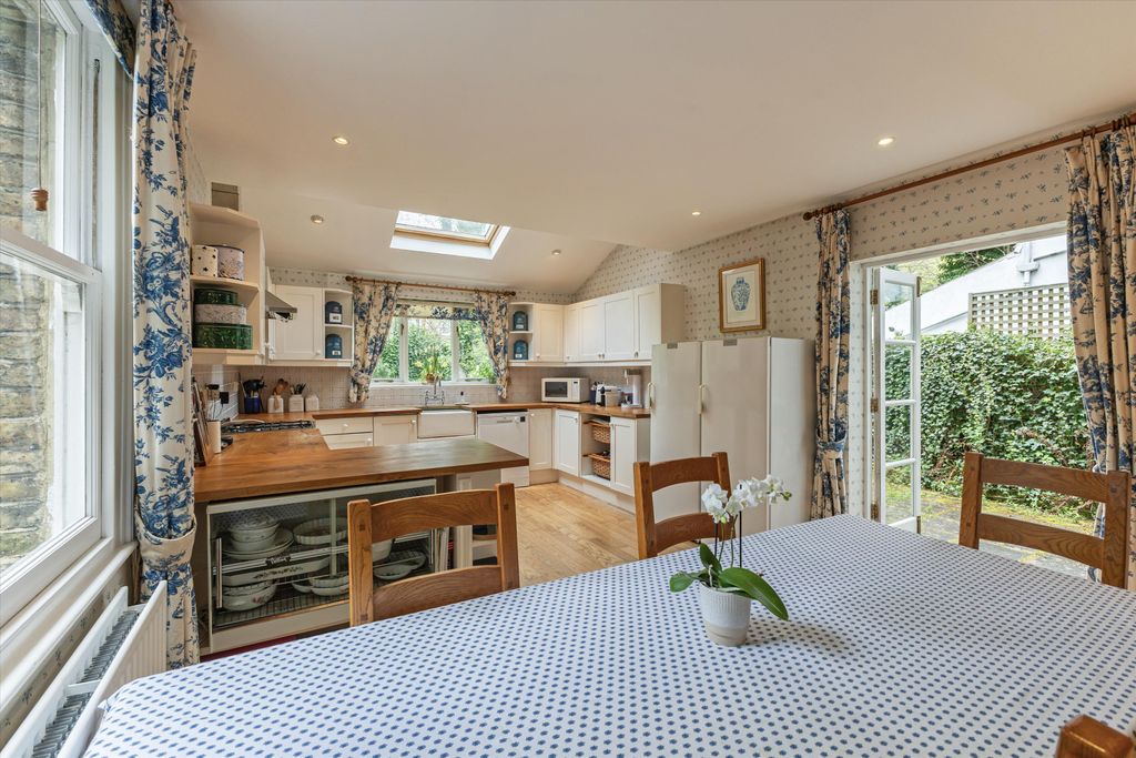 Property photo 3 of 20 Image