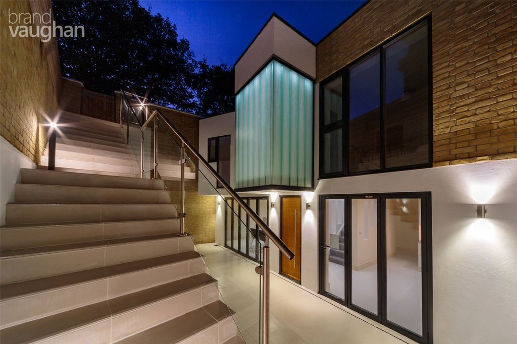 Property photo 1 of 12 Picture 1