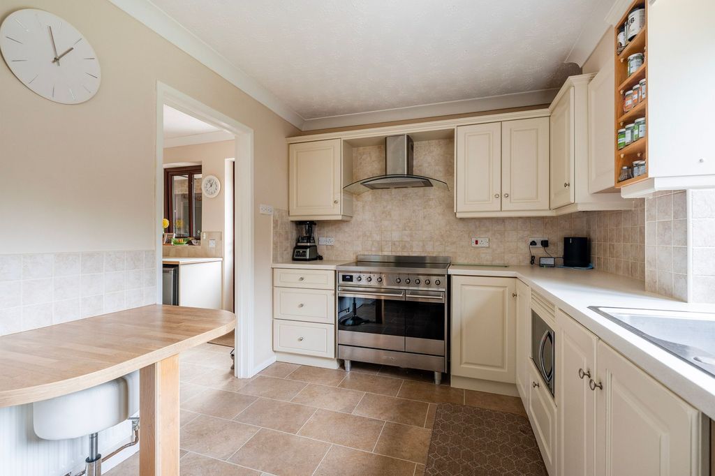 Property photo 3 of 23