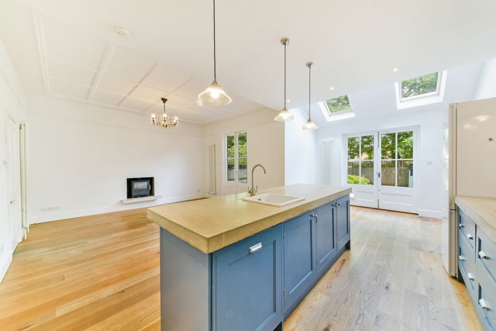 Property photo 3 of 16 Ildersly Grove, 1-14