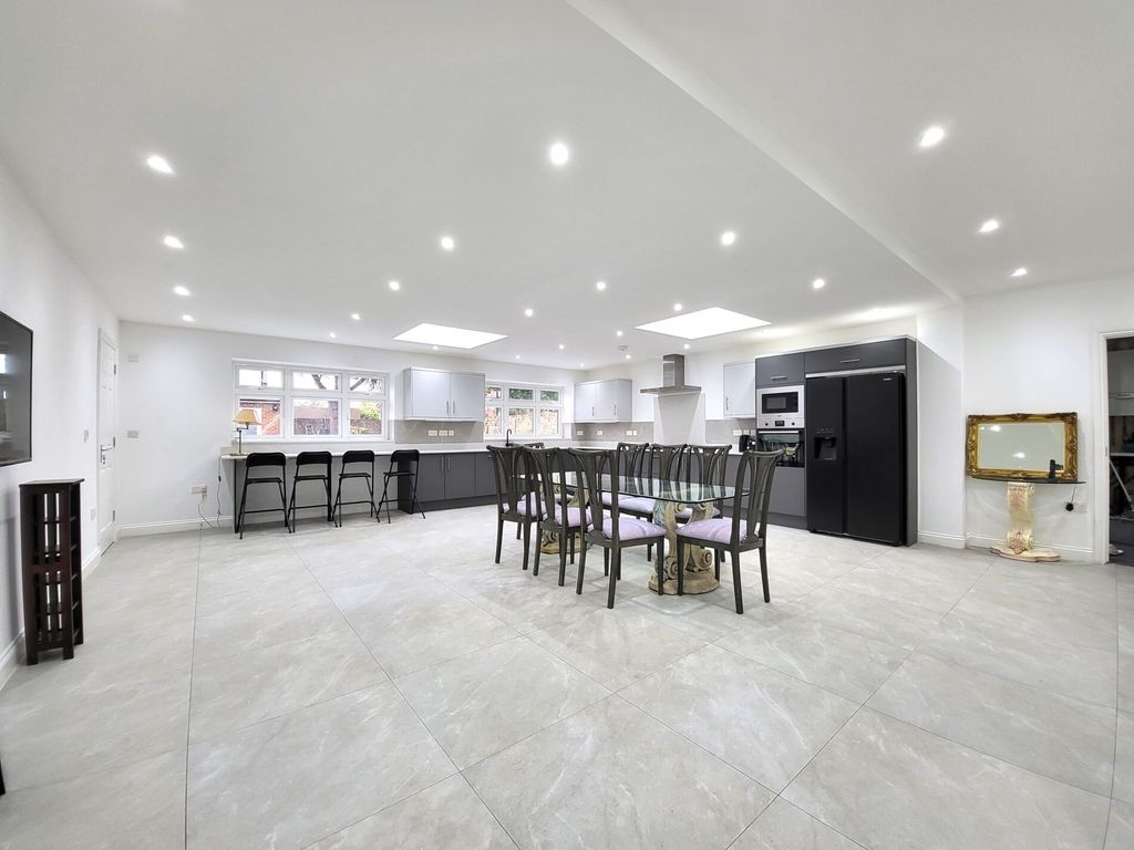 Property photo 2 of 24