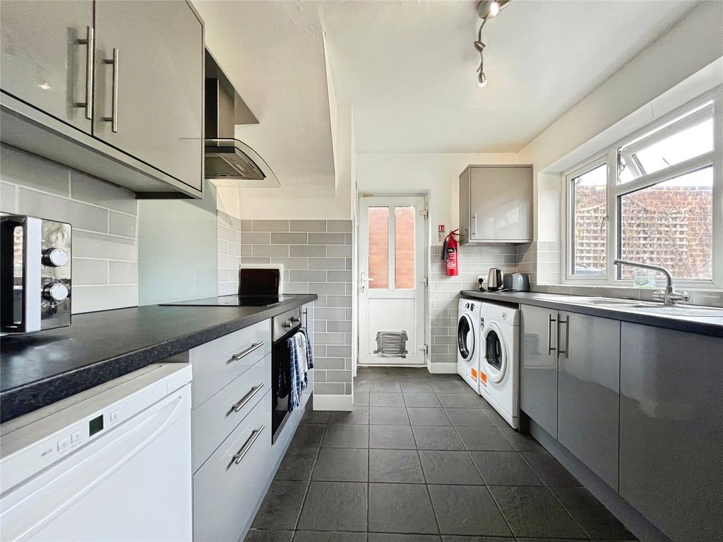Property photo 3 of 8 Kitchen