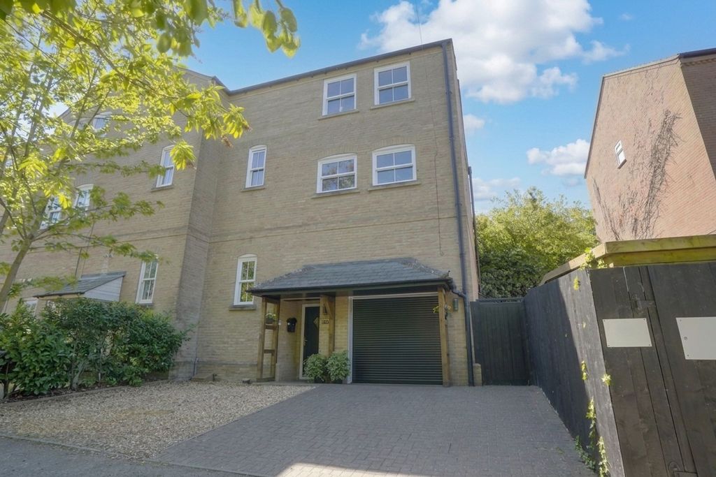 Property photo 1 of 28
