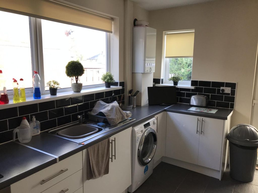 Property photo 3 of 5 Kitchen