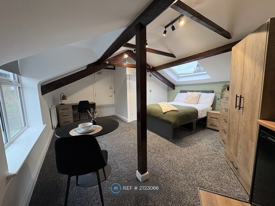 Property photo 2 of 11 Studio 5