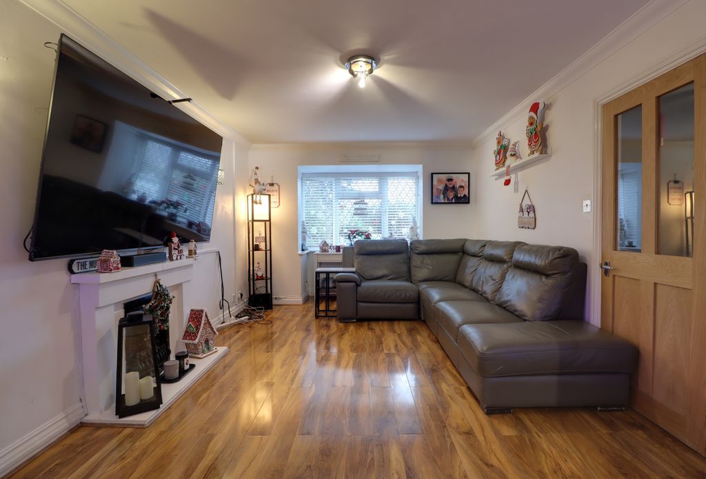 Property photo 3 of 18