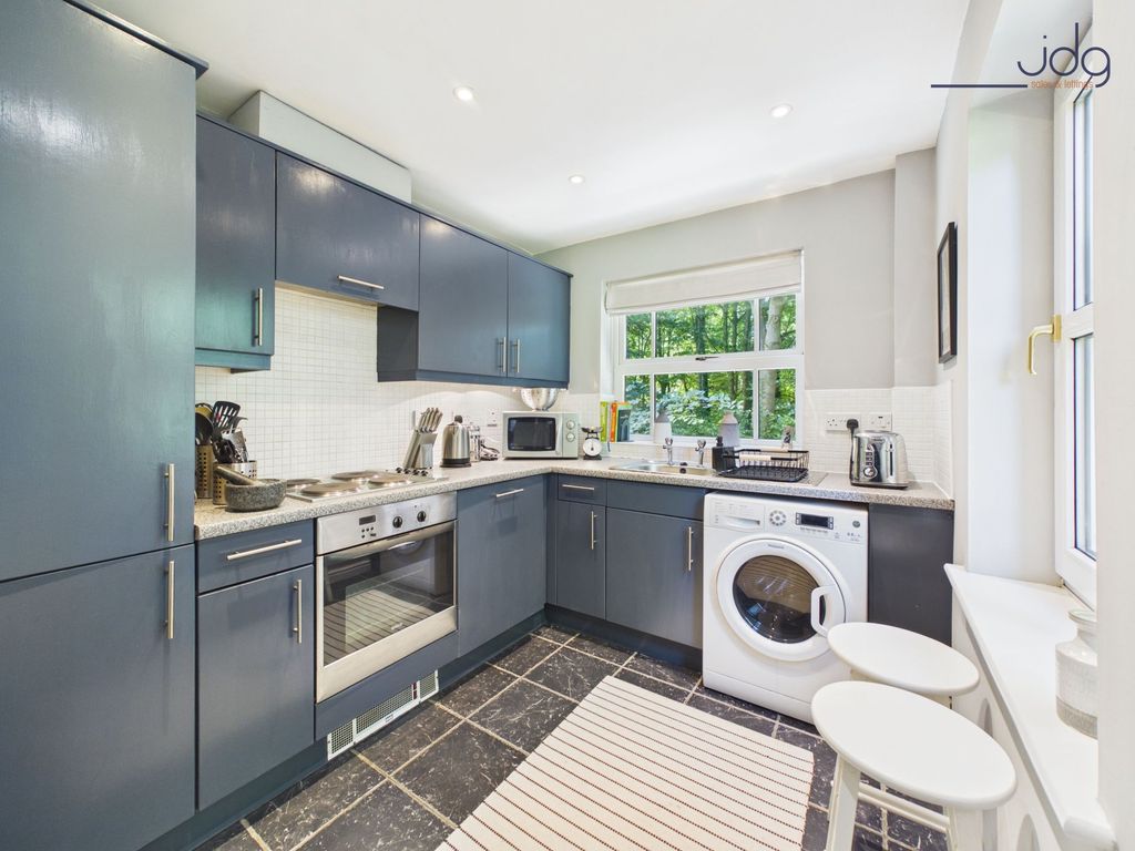 Property photo 2 of 11 Kitchen
