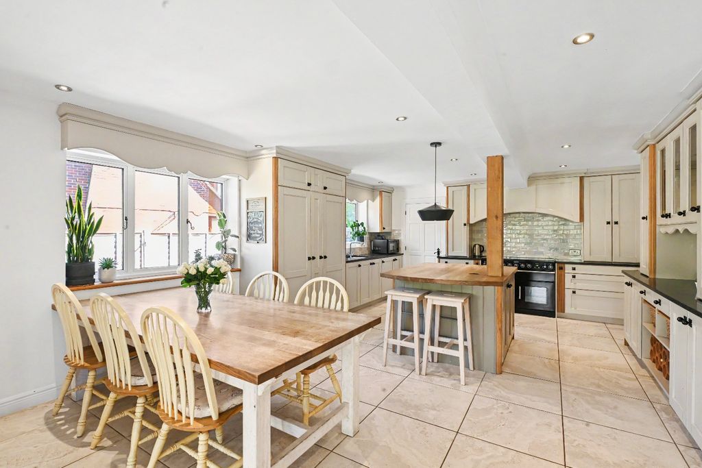 Property photo 3 of 45 4630673