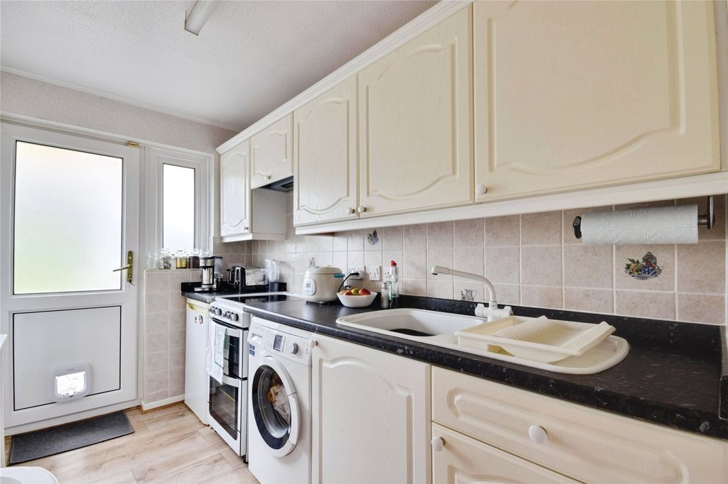 Property photo 3 of 16 Kicthen