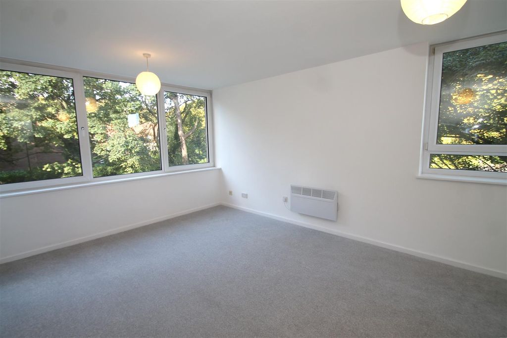 Property photo 2 of 7 Living/Dining Room