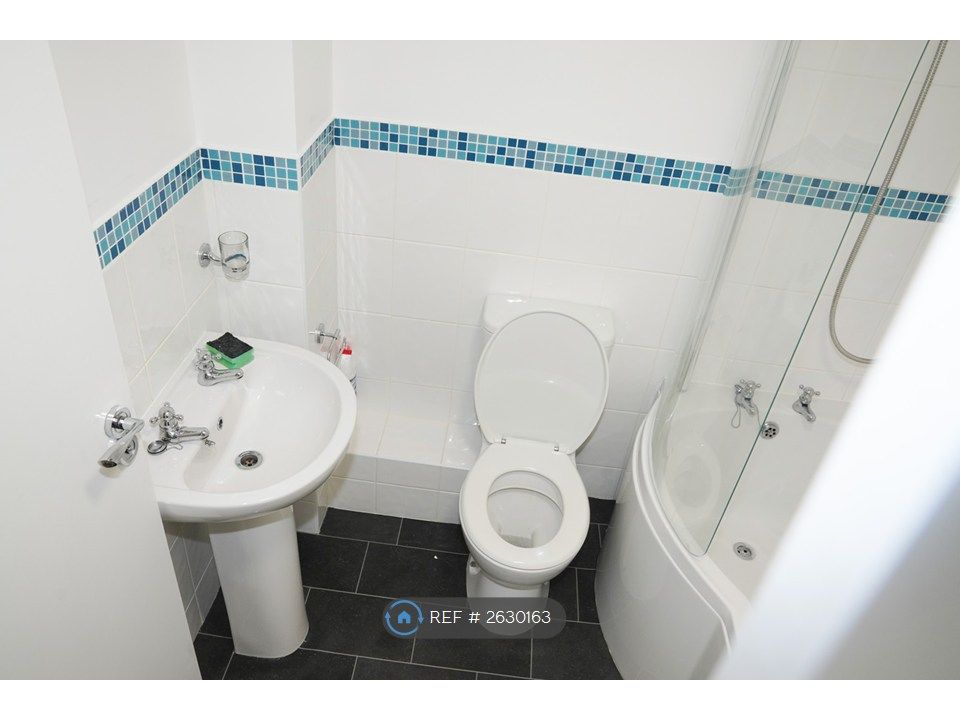 Property photo 2 of 6 Bathroom 1