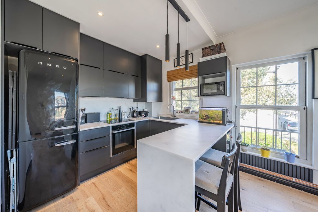 Property photo 2 of 18 Kitchen