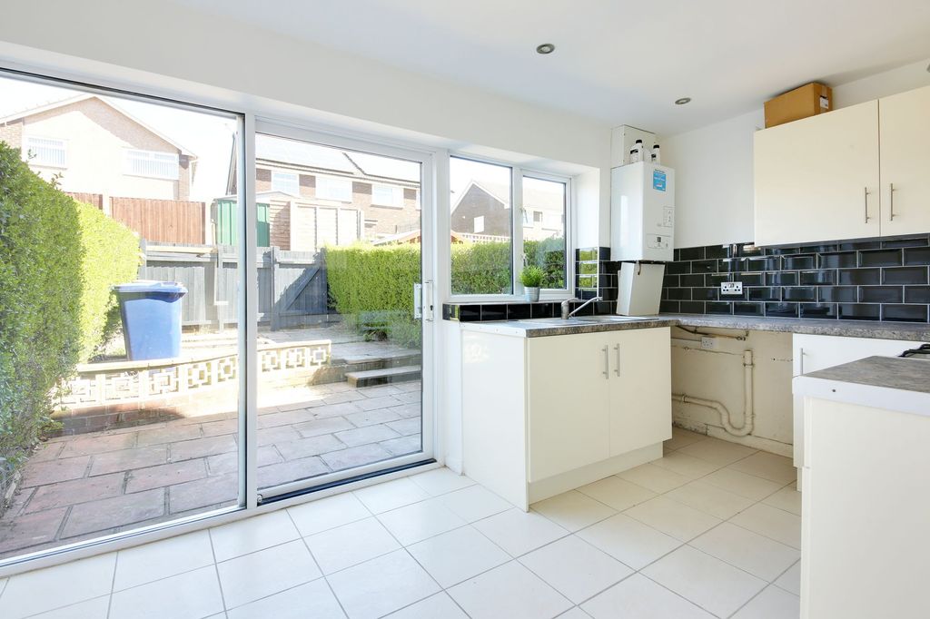 Property photo 3 of 16 Kitchen