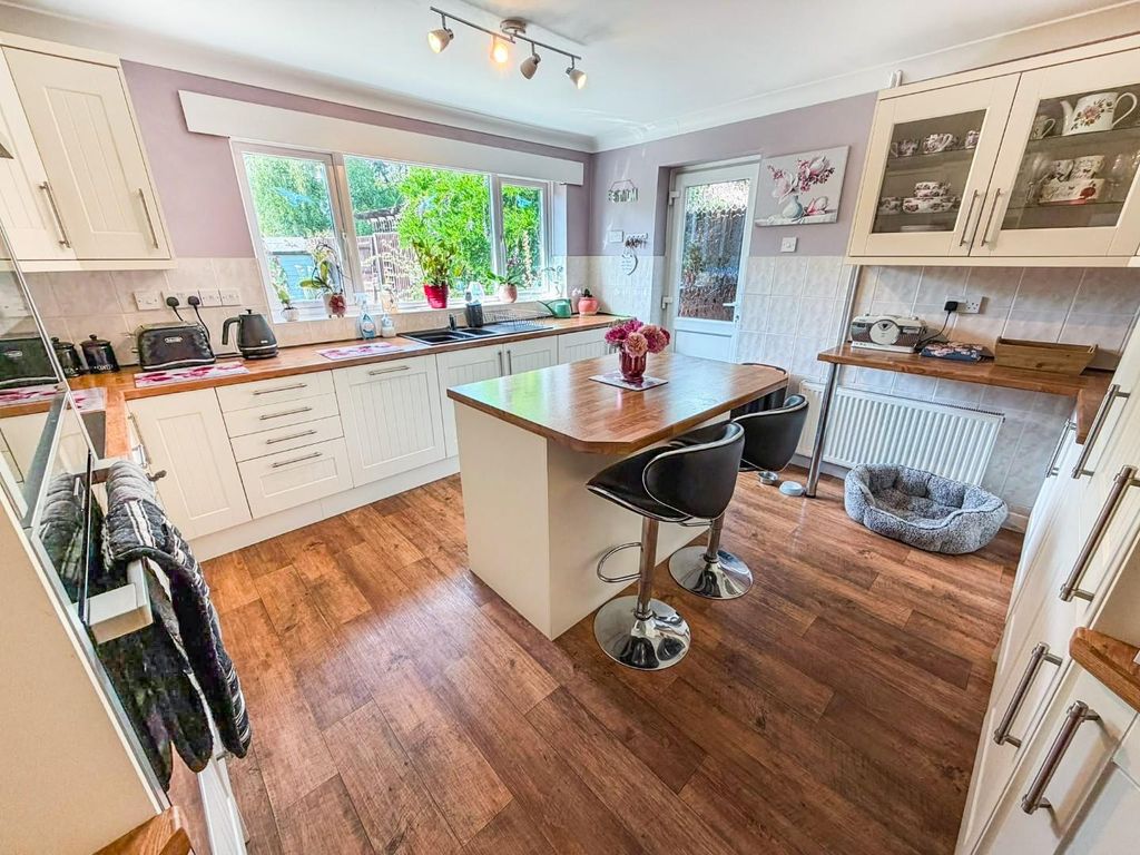 Property photo 3 of 30 Tlc_Ff822Deb-ee89-4Edb-Bd4d-651c6Dd7Daeb_23969B1.J