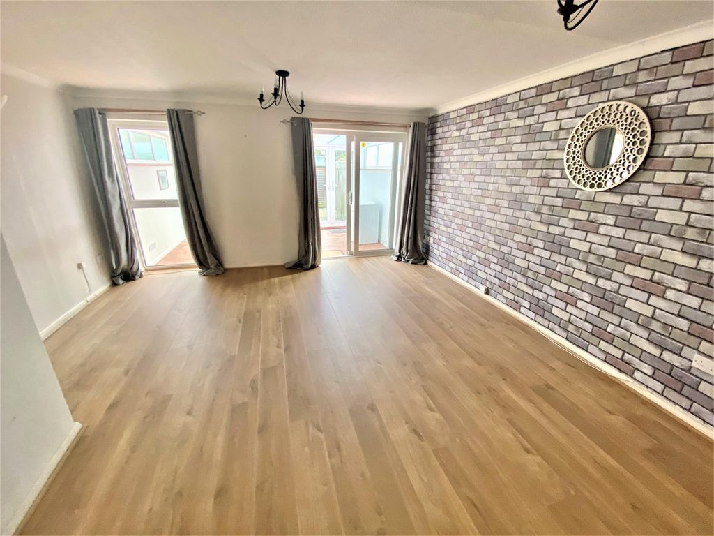 Property photo 3 of 10 Living Room