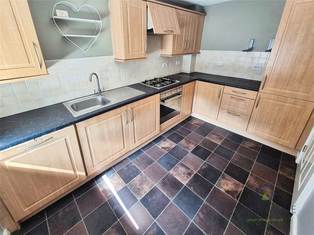 Property photo 3 of 10 Kitchen