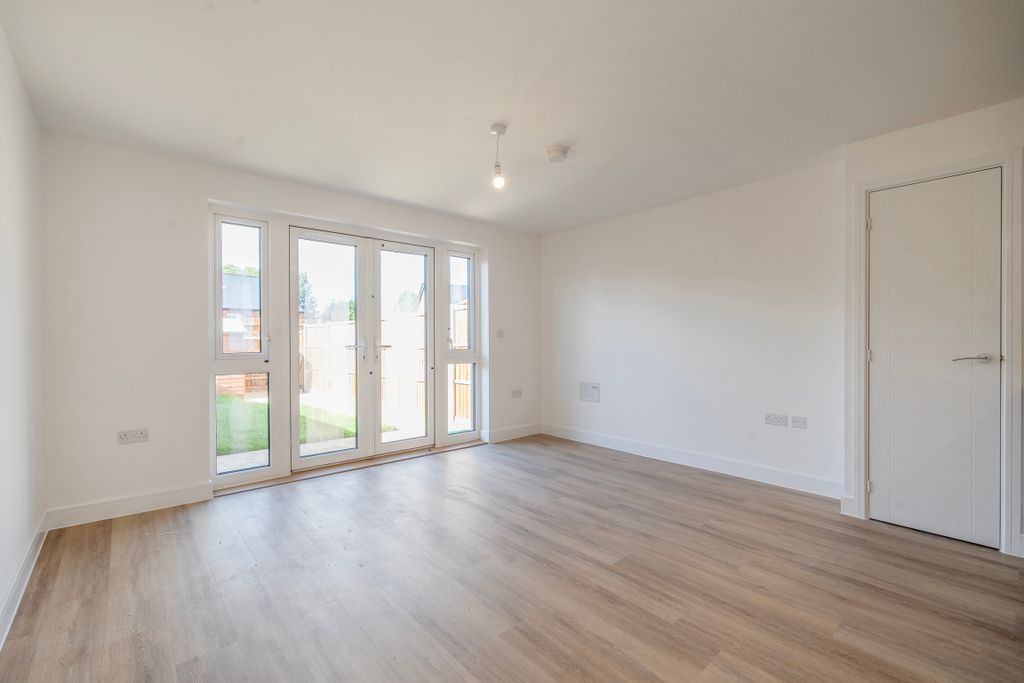 Property photo 3 of 12 Dining Room