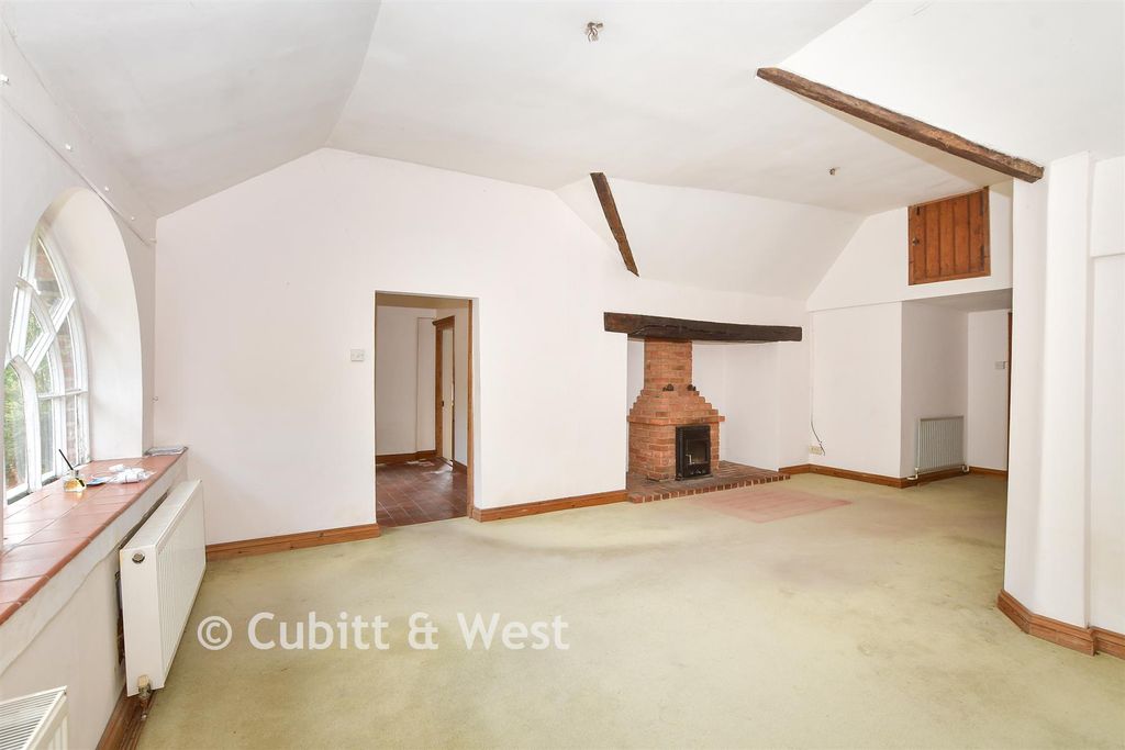 Property photo 2 of 16 Living Room