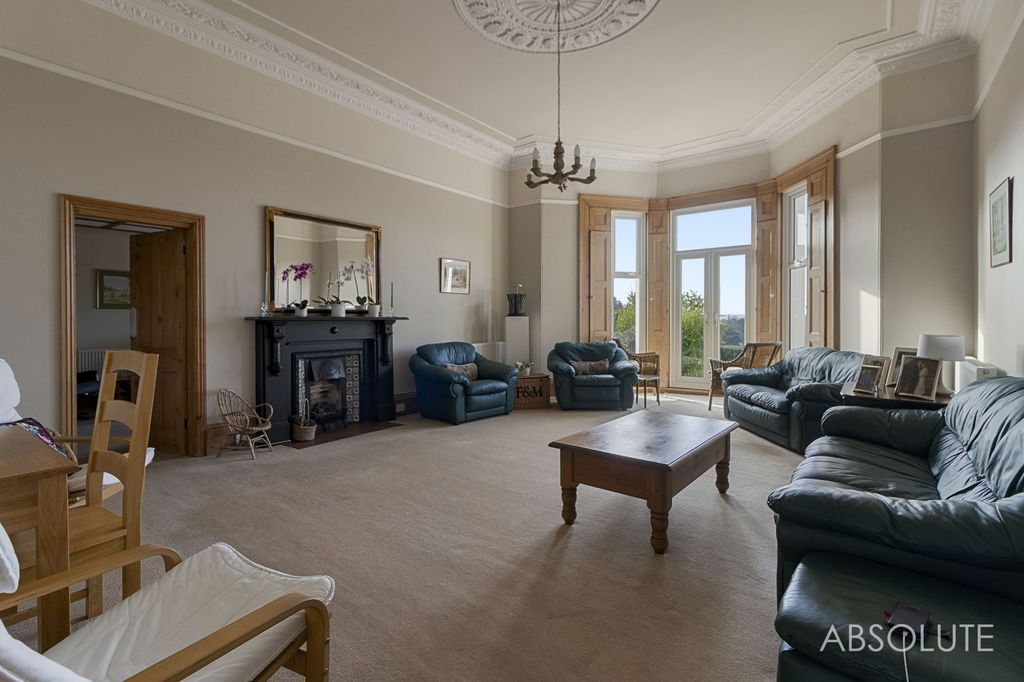 Property photo 2 of 32