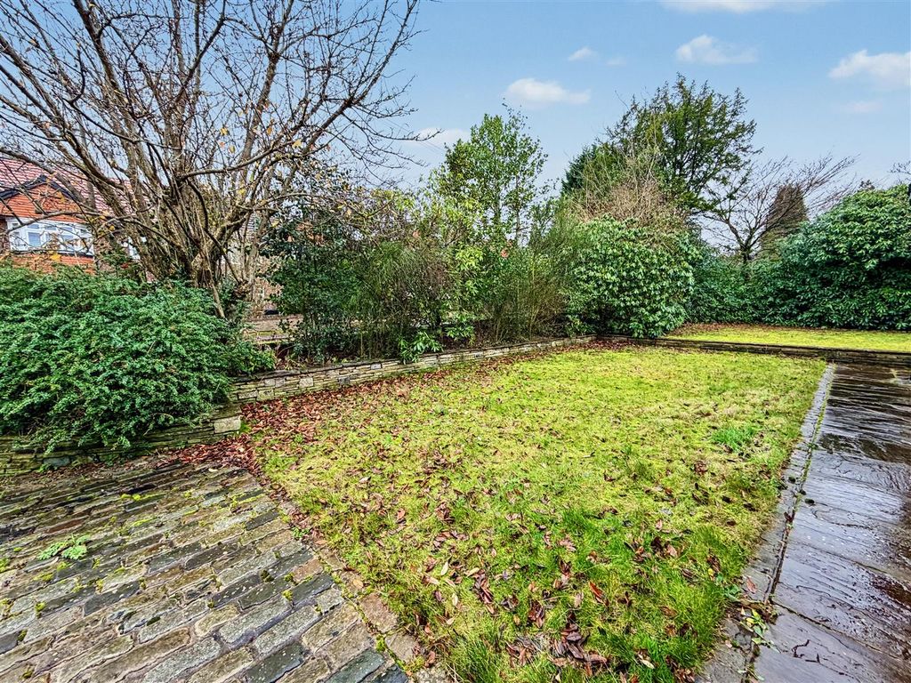 Property photo 2 of 30 Front Garden