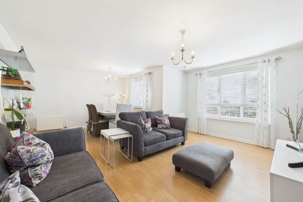 Property photo 2 of 27