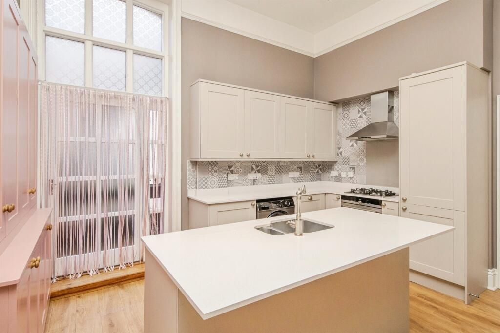 Property photo 3 of 15 5176Bade916952Ebb40d08Bbfe4A67A6